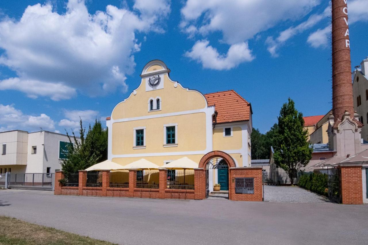 Penzion Elux Breclav Bagian luar foto